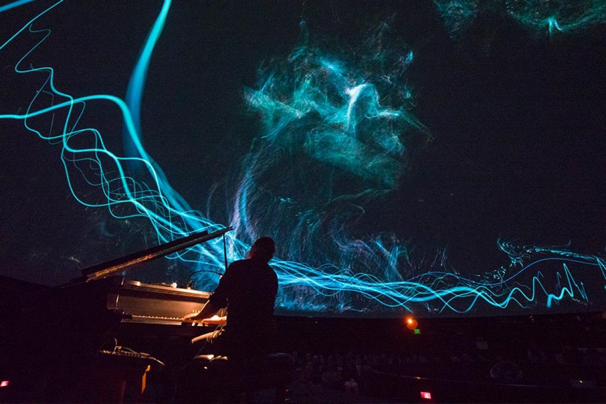 Roman Zavada performs live footage of the Aurora Borealist at Fiske Planetarium