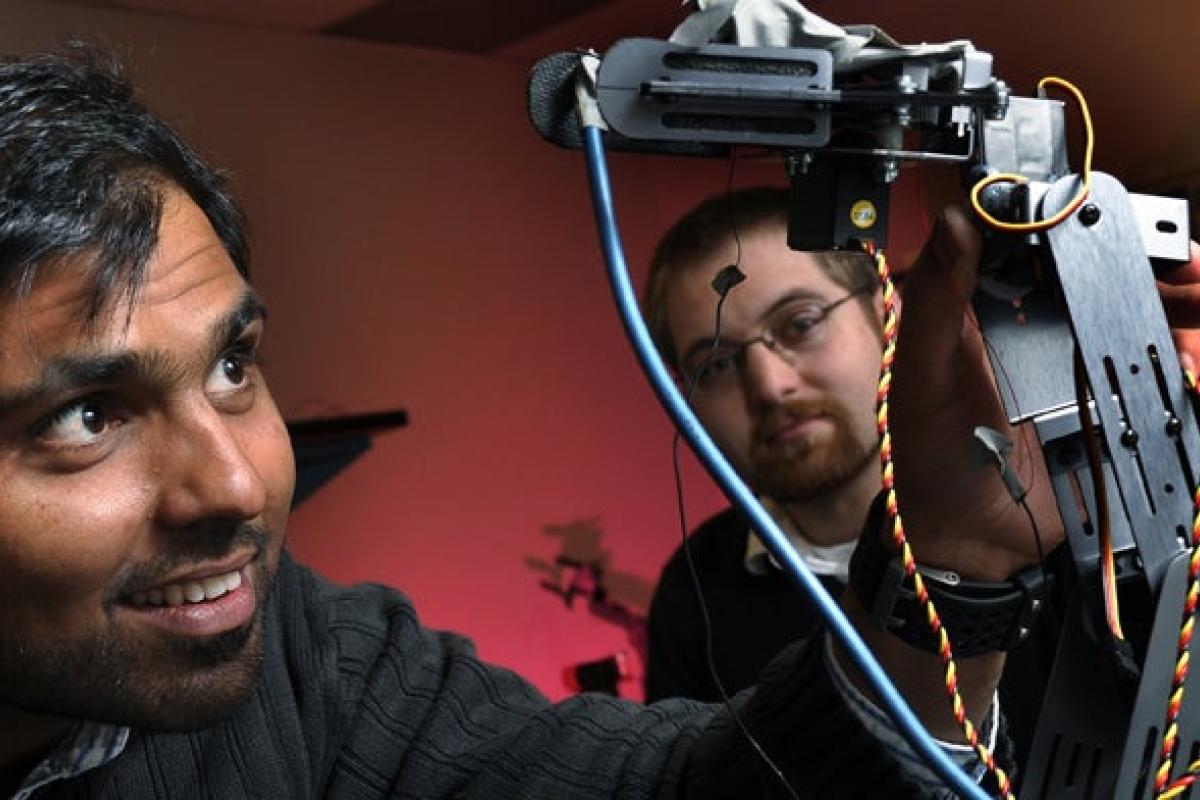 Students working in engineering lab