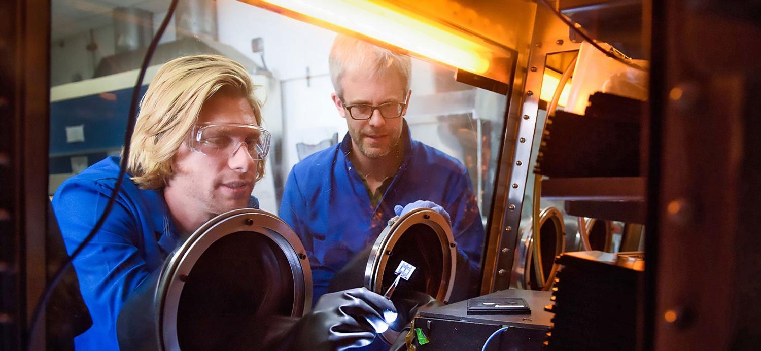 Mike McGehee and Tomas Leitjens working on solar cells