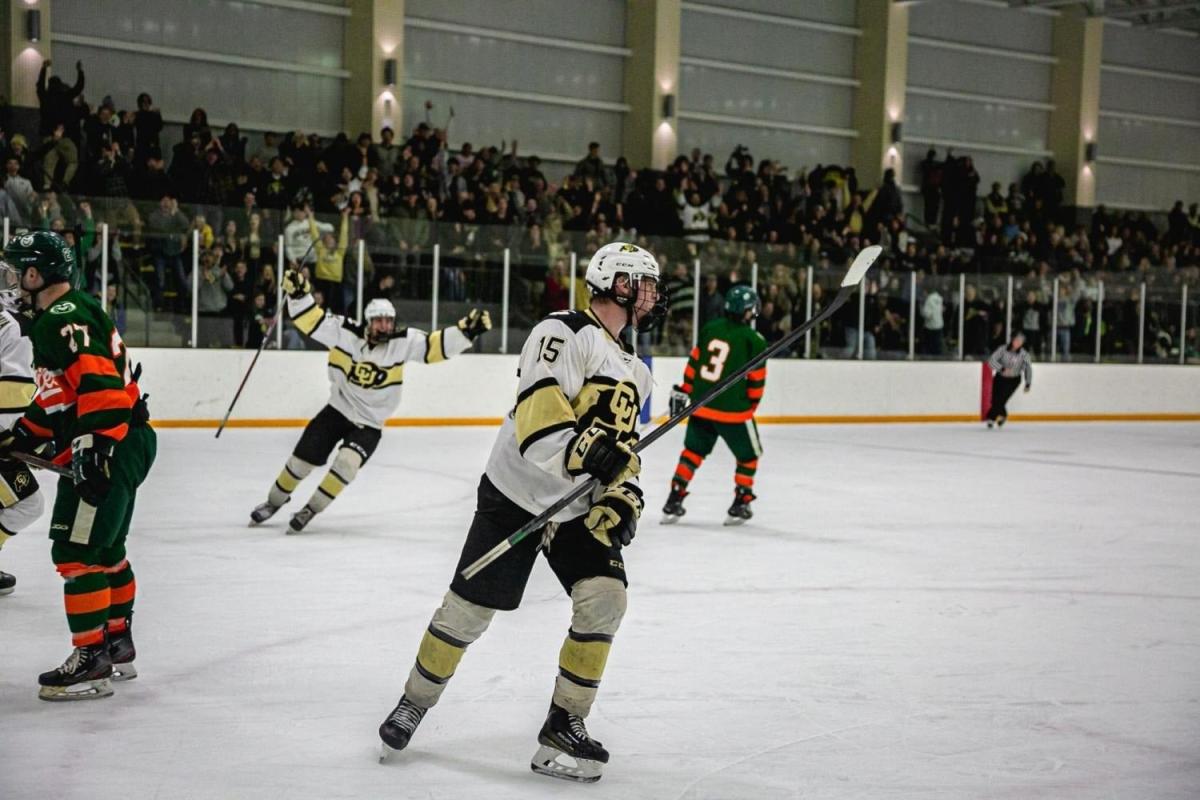 CU Hockey team on ice
