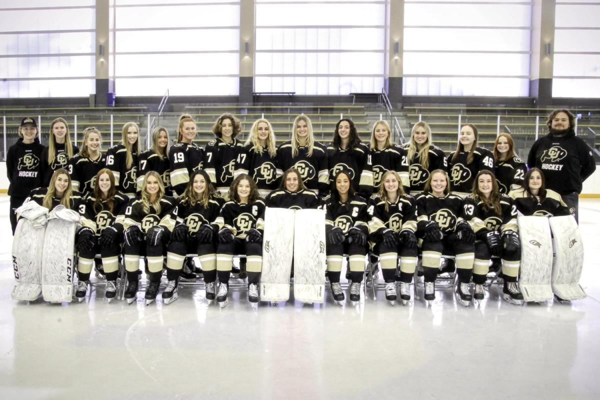 Photo of Women's Ice Hockey Team