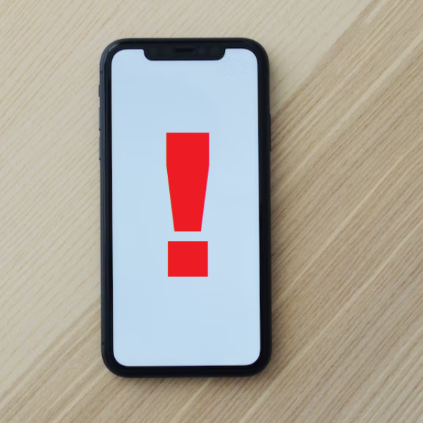 iPhone displaying red exclamation point