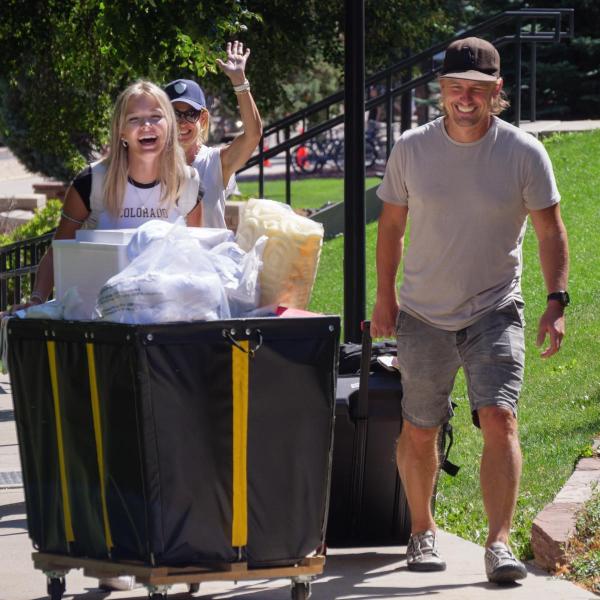Students and parents moving into campus