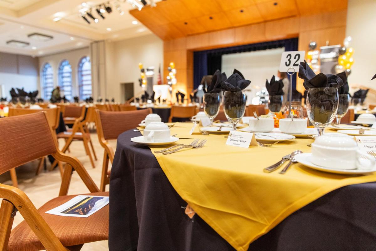 Banquet table setting