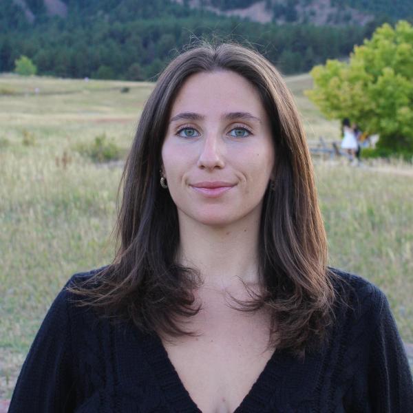 Leah Szabo headshot