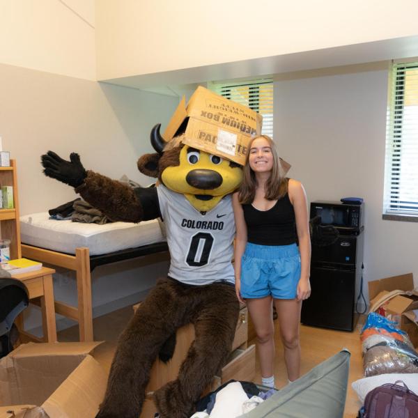 Chip helping a new Buff set up in the Residence Halls