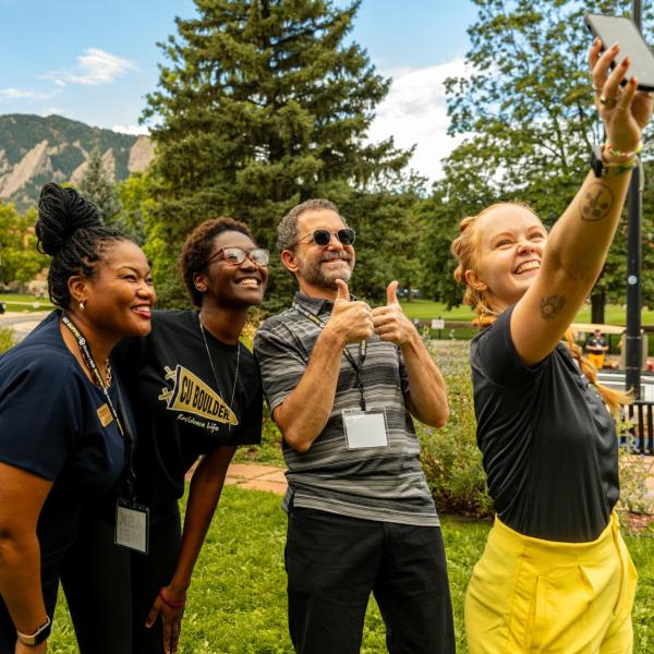 Dr Mull, Chancellor and students take selfie