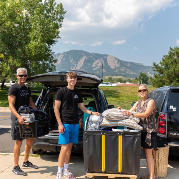 New families and students during move-in