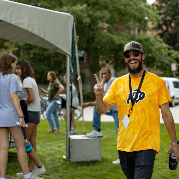 a volunteer at move-in