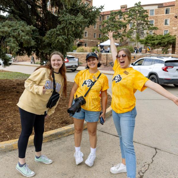 SA Comm social team at move-in