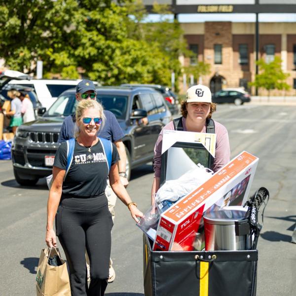 parent and student moving stuff in