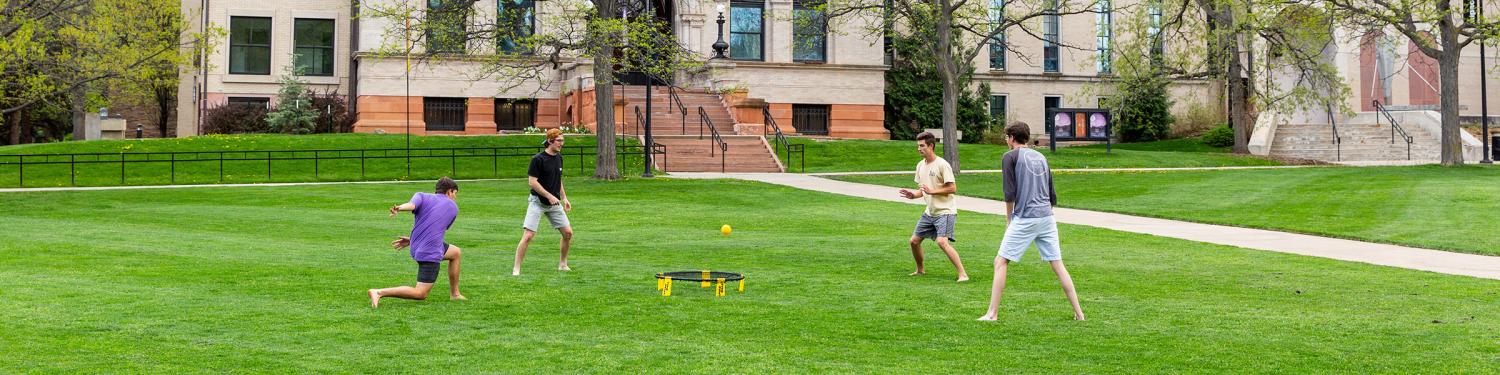 A group of students playing spikeball on Norlin Quad