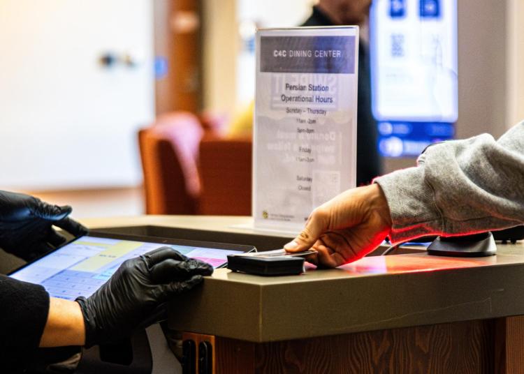 Student scanning Buff OneCard