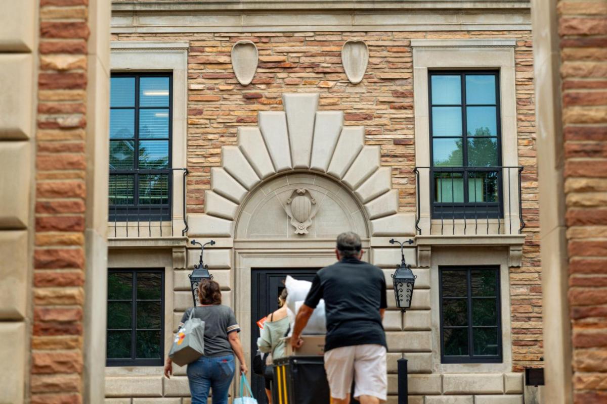 picture of students moving in
