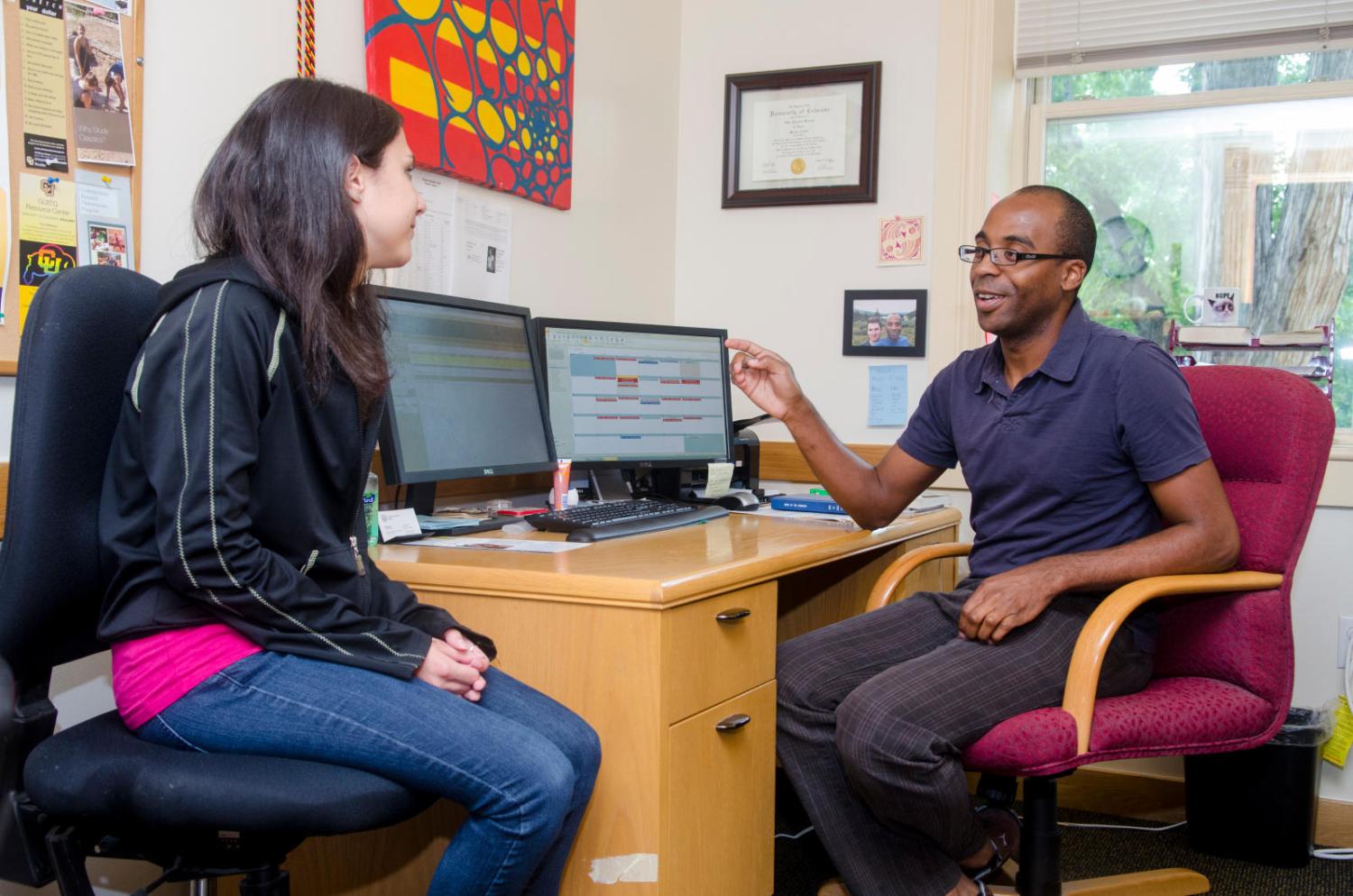 A student meets with an advisor