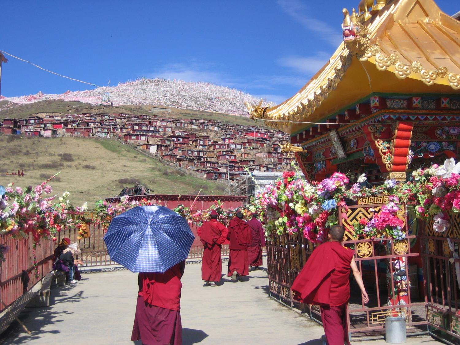 Circumambulating the Jutrul Temple