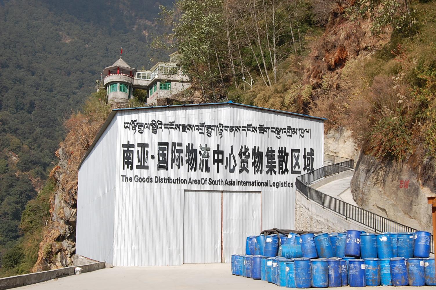 The undersized cargo warehouse at Zhangmu dry port