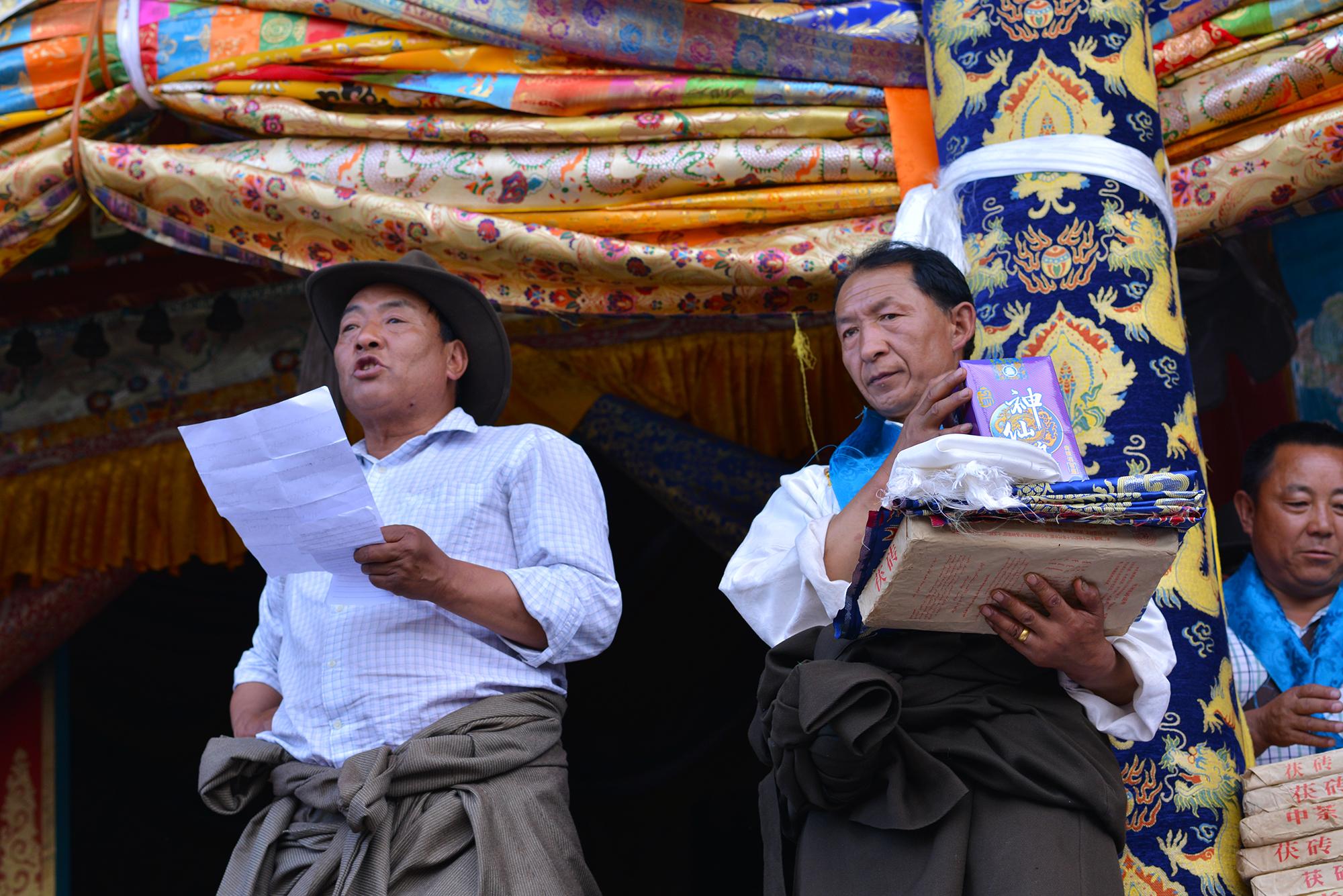 At the end of the festival, the La pa moves around courtyard in a trance. Finally, he conveys his messages to the audience through an interpreter.