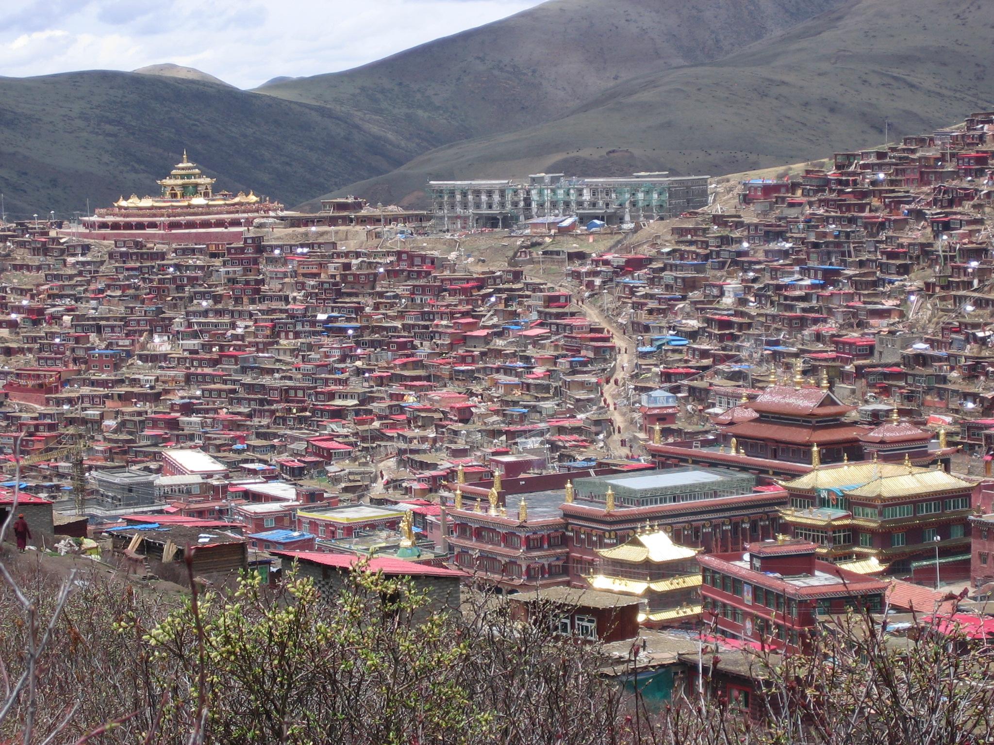 Panorama of Larung Gar
