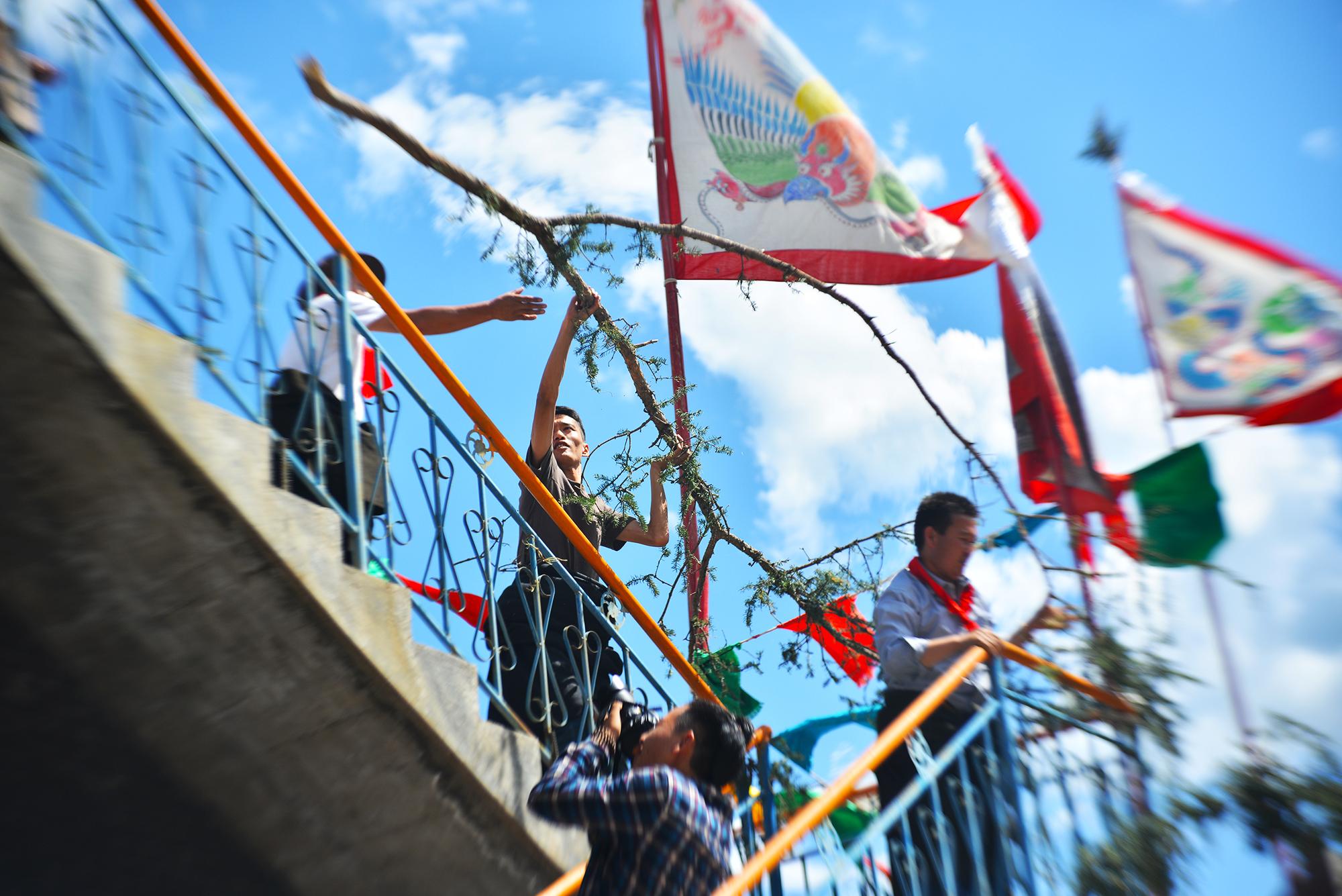 Wood is hoisted to the altar above the temple’s entry gate, where it smolders and gives off a strong sappy scent and smoke.