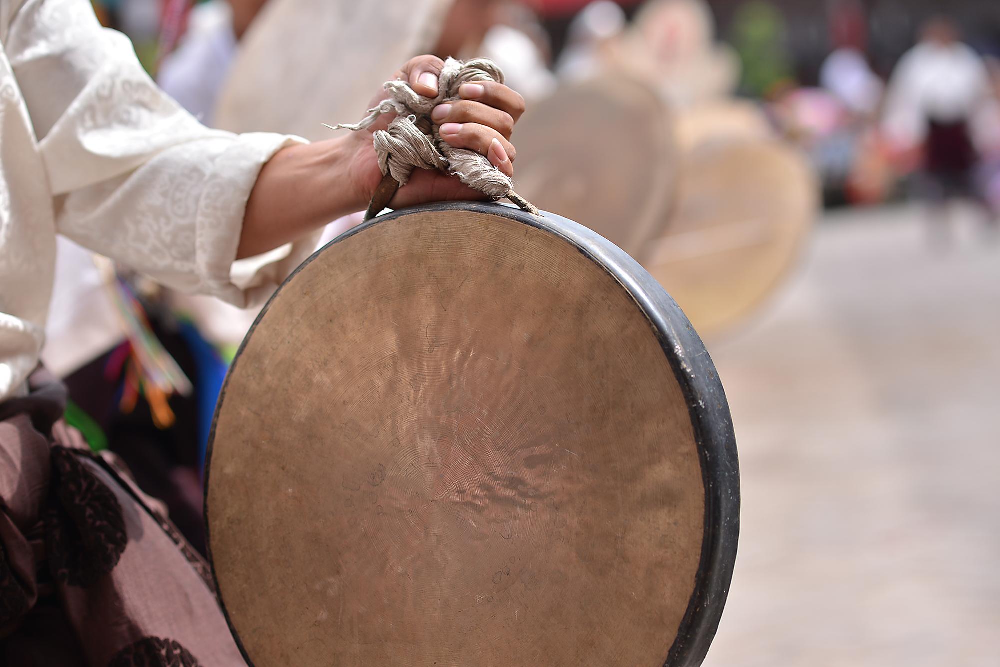 Rhythmic drumming and dancing continues with the La mgon pa (Lha mngon pa ལྷ་མངོན་པ), or “Manifesting of the Gods.”