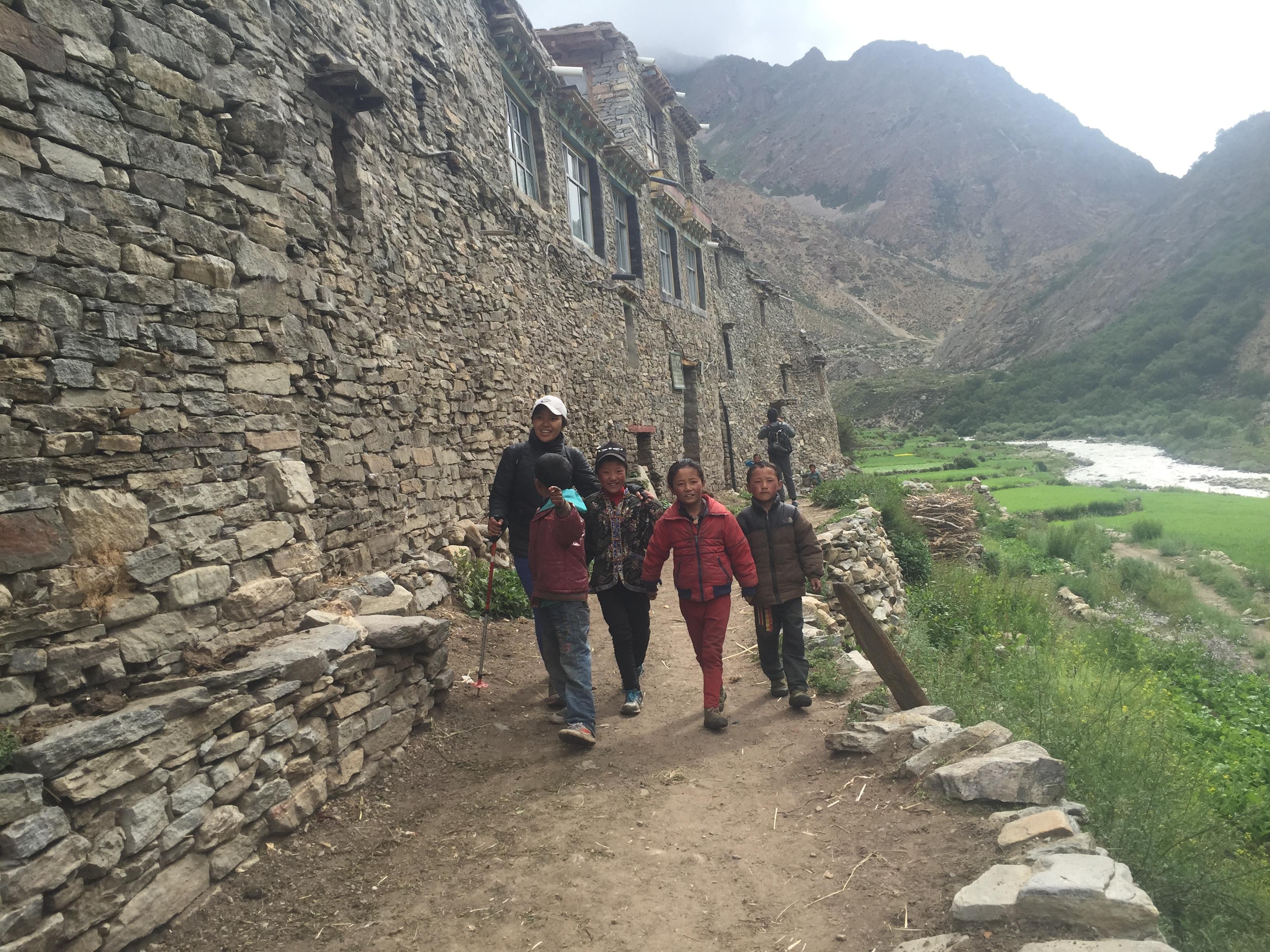 Pasang and kids in Tsang