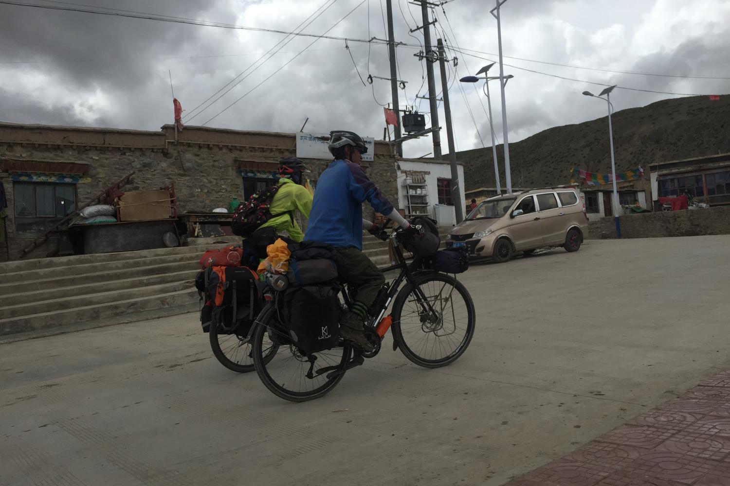 Chinese adventure cyclists