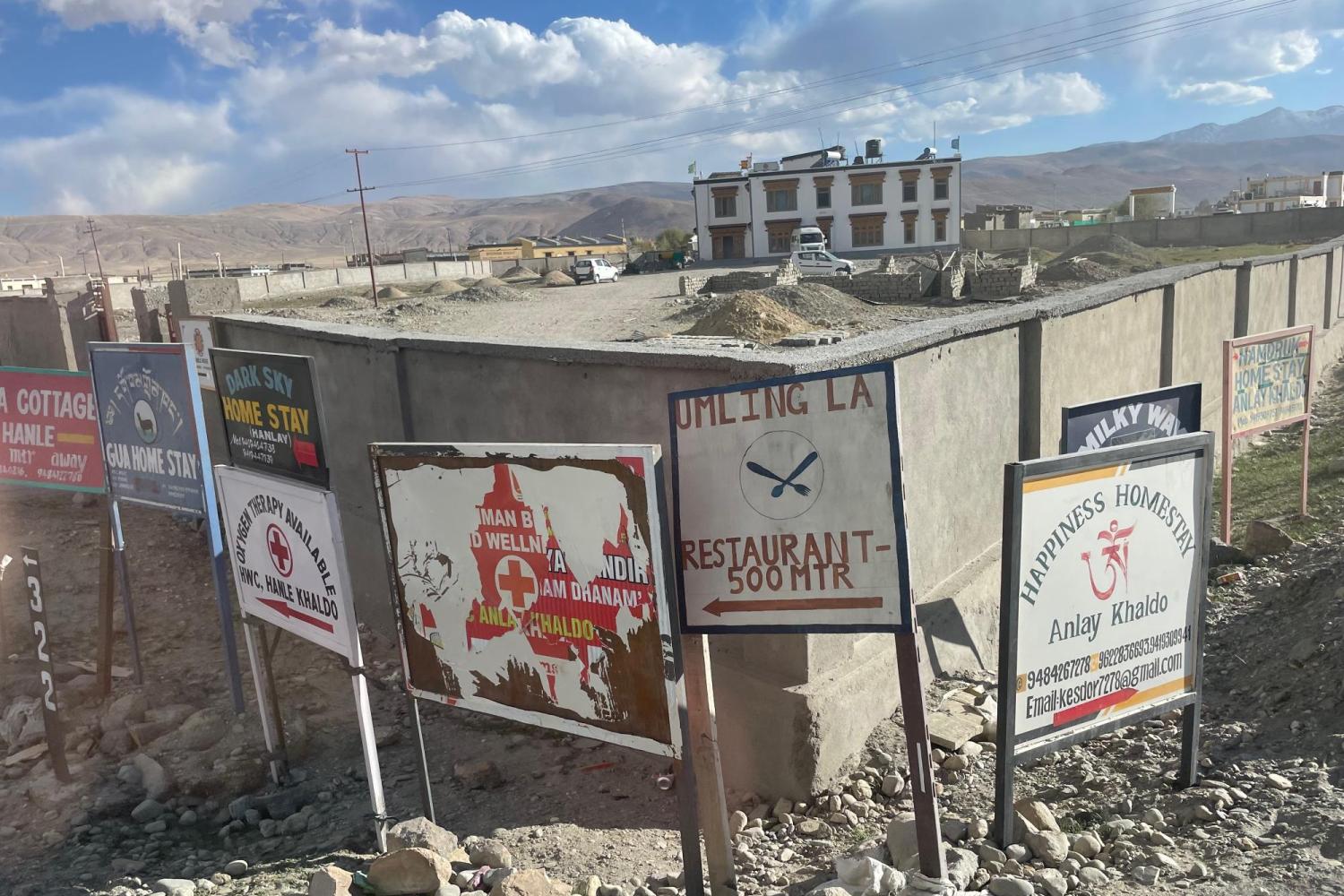 homestay signs