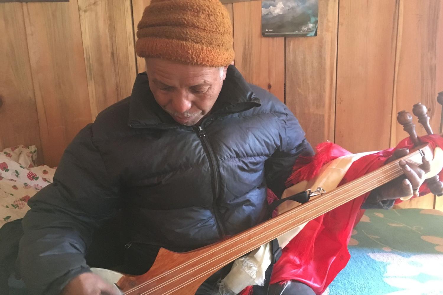 Amchi Dorje plays the dranyen, Prok village.