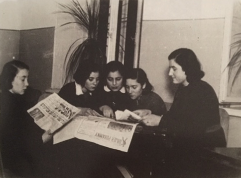 Girls reading Yiddish and Polish newspaper in the 1930s