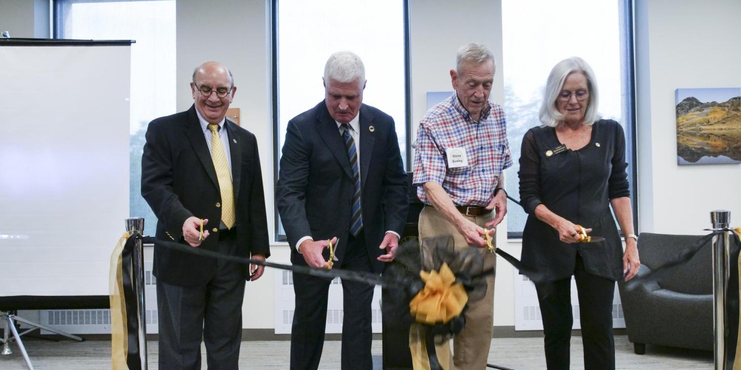 Ribbon cutting at the new Veteran and Military Affairs office