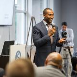 Two people pitch their idea during Gela Pitch Night 2016