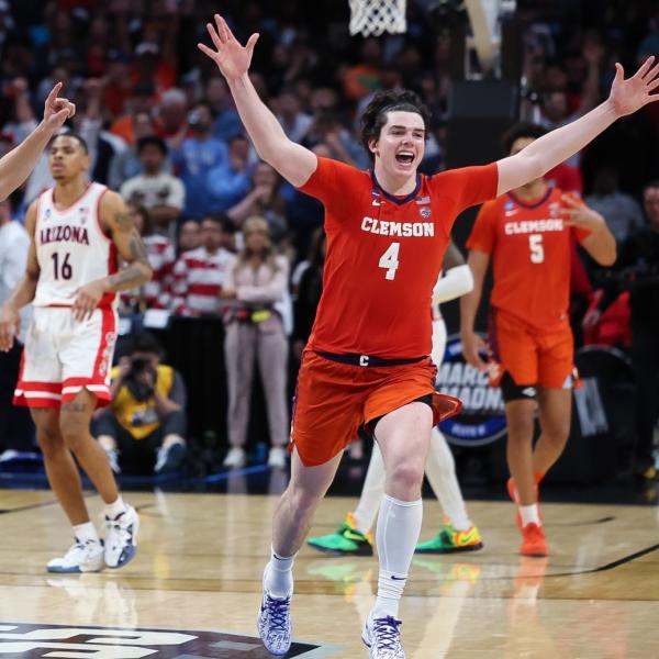 men's college basketball team on the court