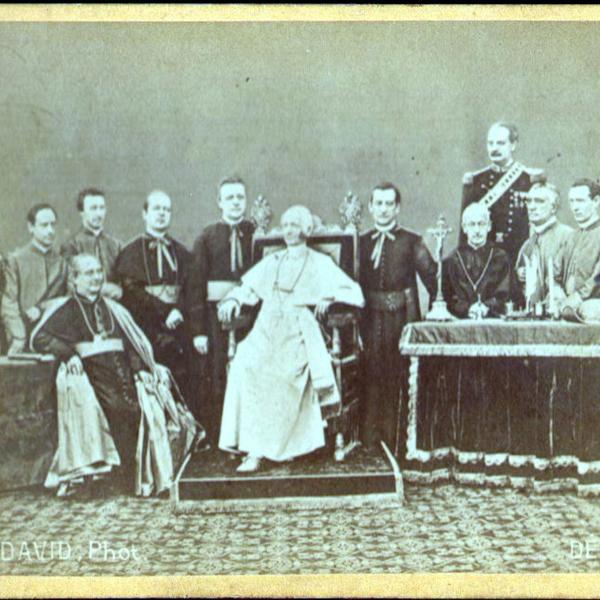 An 1878 photograph of Pope Leo XIII and members of his court