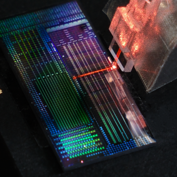 Optical chip developed in the study with laser light from an optical fiber array