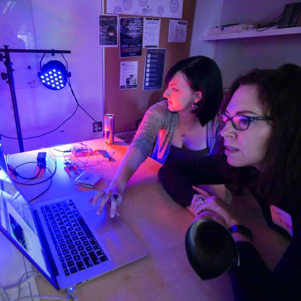 PhD student demonstrates her customizable concert lights at ATLAS showcase
