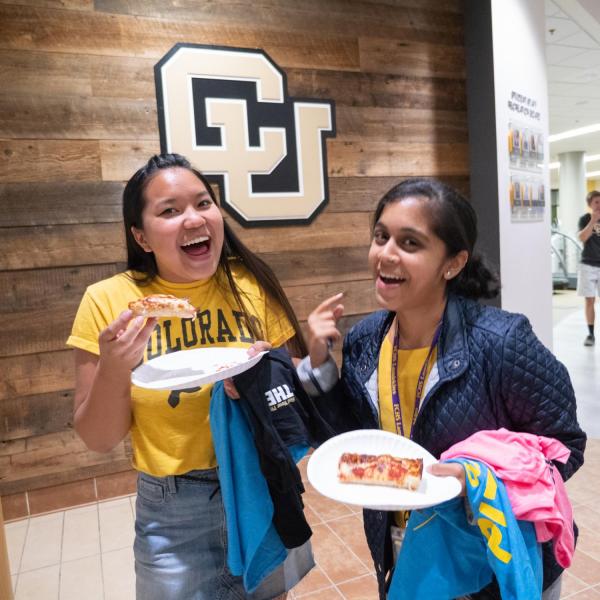 Students eating pizza during Connect at The Rec event in 2018