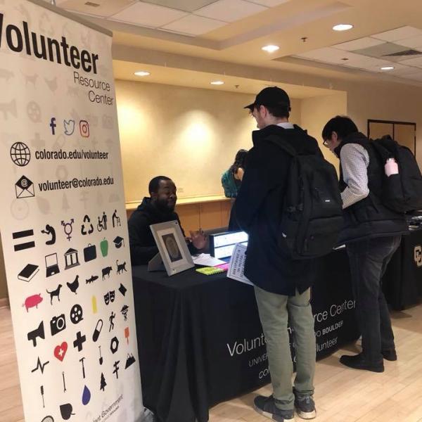 students at a volunteer fair