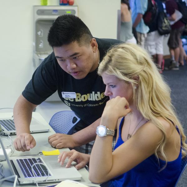 student meeting with advisor