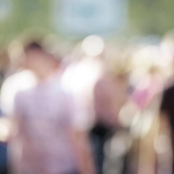 A blurry crowd of people