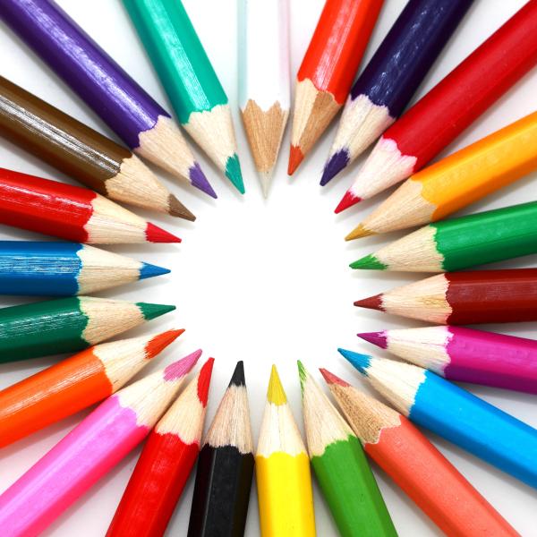Circle of varying colored pencils