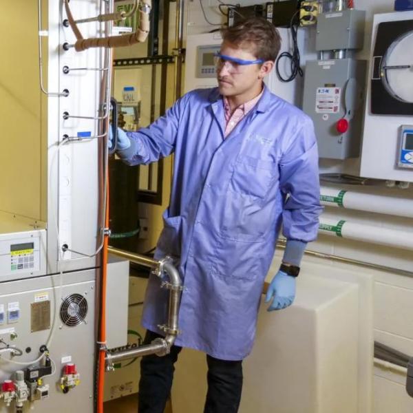 Person working in a university laboratory.