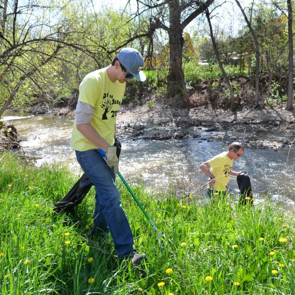 Campus community members clean up along Boulder Creek