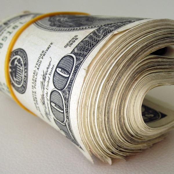 Roll of cash | Photo by 401kcalculator.org