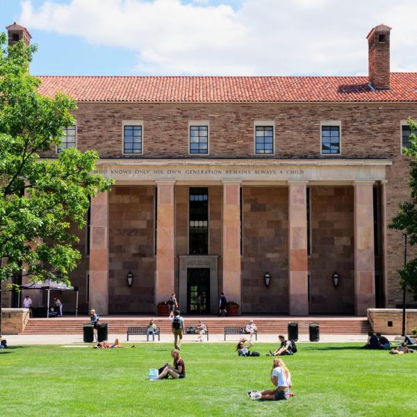 Students outside Norlin Library on the first day of classes