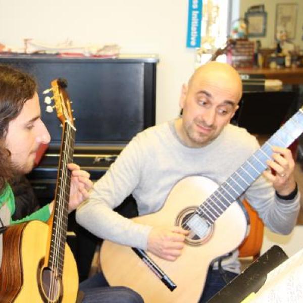 Matteo Mela works with participant in International Guitar Festival
