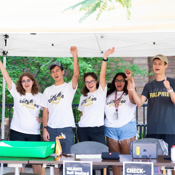 Student volunteers during move-in