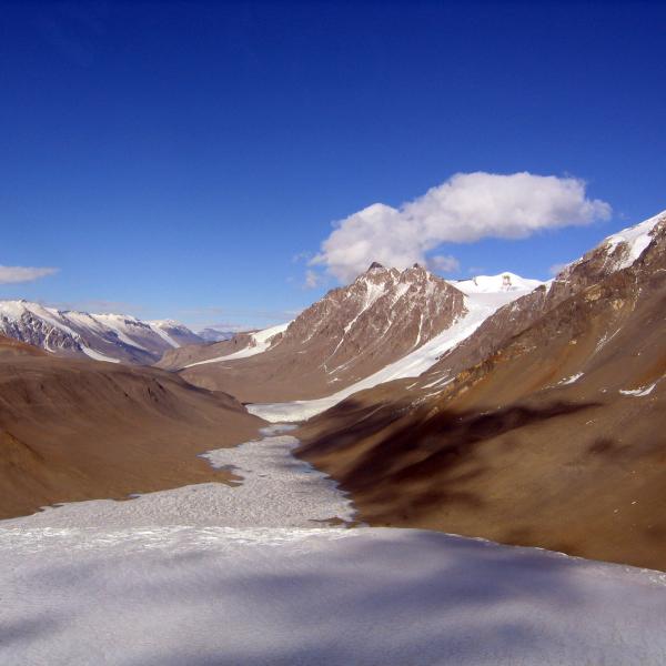 Taylor Valley in the McMurdo Dry Valleys. Credit: Dave Haney, NSF