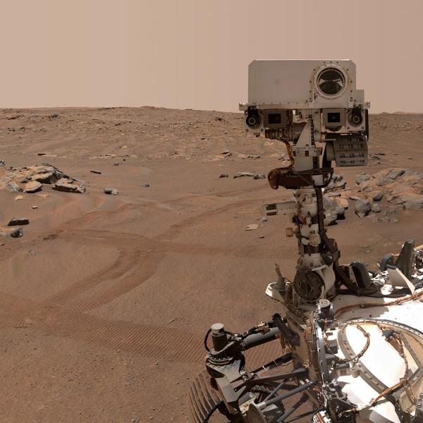 Perseverance takes a selfie of its SuperCam instrument