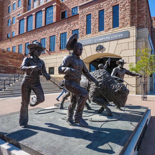 Sculpture depicting Ralphie and her handlers
